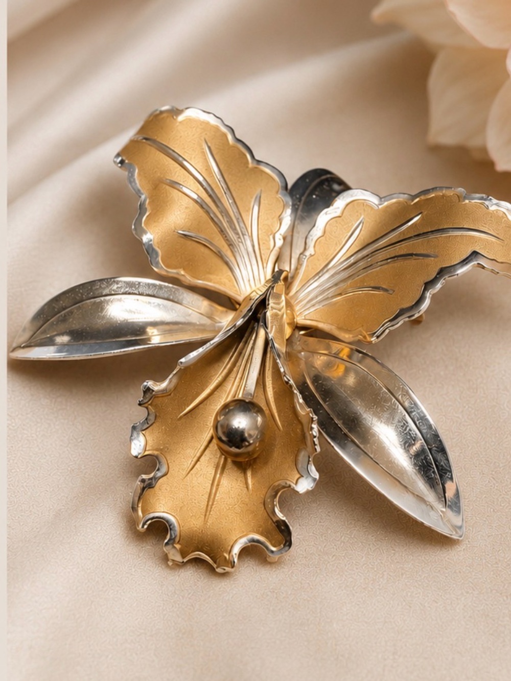 🤩Brooch Floral Orchid Pin Gold Tone Statement Feminine Pin